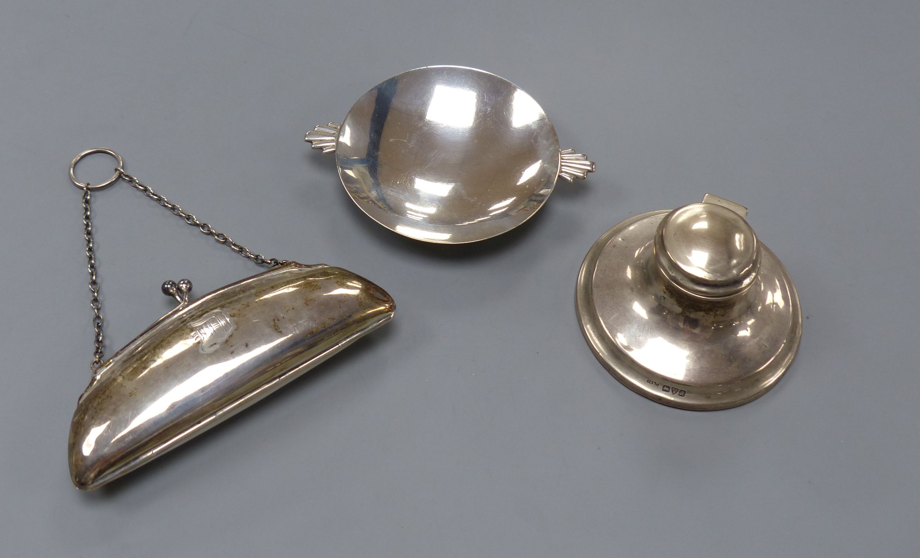An Art Deco silver nut dish with fan shaped handles, Birmingham, 1934, 11.5cm, a silver purse and a silver inkwell.